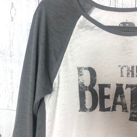 ✨FINAL PRICE✨The Beatles raglan graphic top M - Picture 2 of 5
